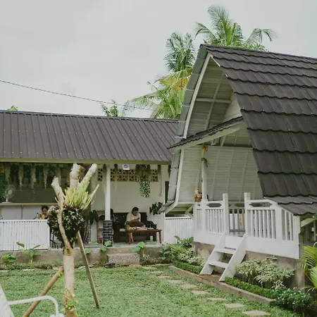 Ubud White Cottage